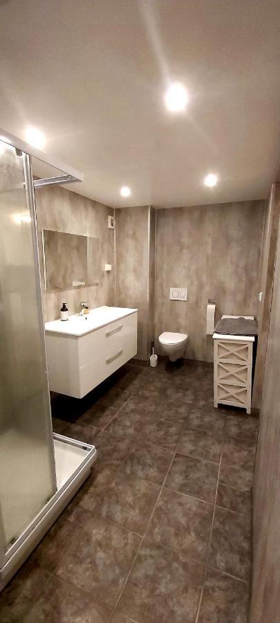Aurora Rooms In Shared Apartment Nr2 We Are Doing Privet Northen Lights Trips, Reindeer Trip And Fjord Sommaroy Trip Tromso Exterior photo